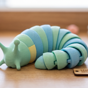 Lesma Articulada Sensorial — Fidget Flexível 3D